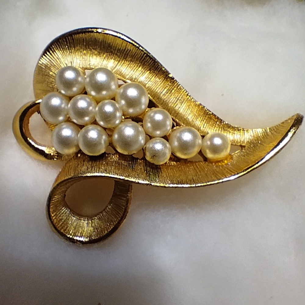Vintage Gold Coloured Brooch With White Faux Pearls